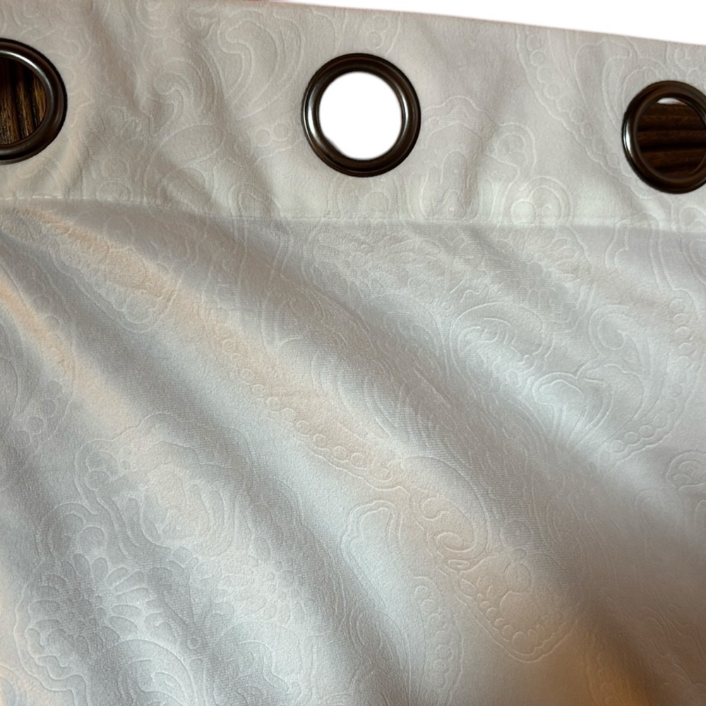 Verona Thermal Embossed Blackout Curtain Ivory 102” x 84” NWT - Picture 2 of 2